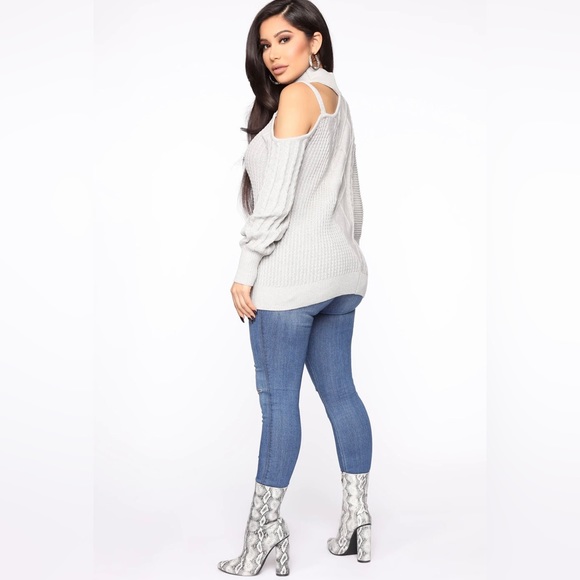 Keeping Me Away From The Cold Sweater - Picture 4 of 6